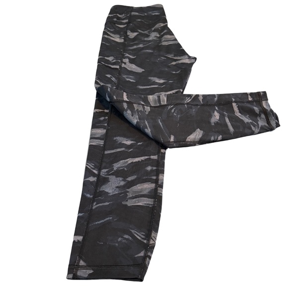 Victoria's Secret Pants - Victoria’s Secret Flow On Point Leggings Black Camouflage Large VS-Short ECU